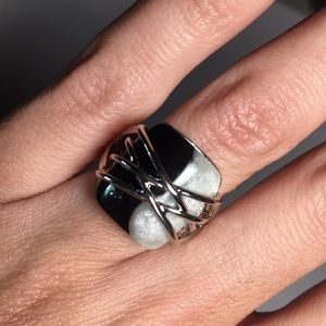 Stunning Ónix and Mother of Pearl Ring